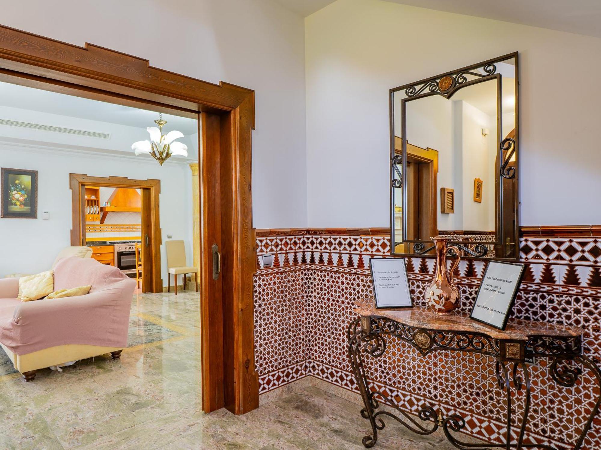 Cubo's Fina & Minigolf Included Villa Málaga